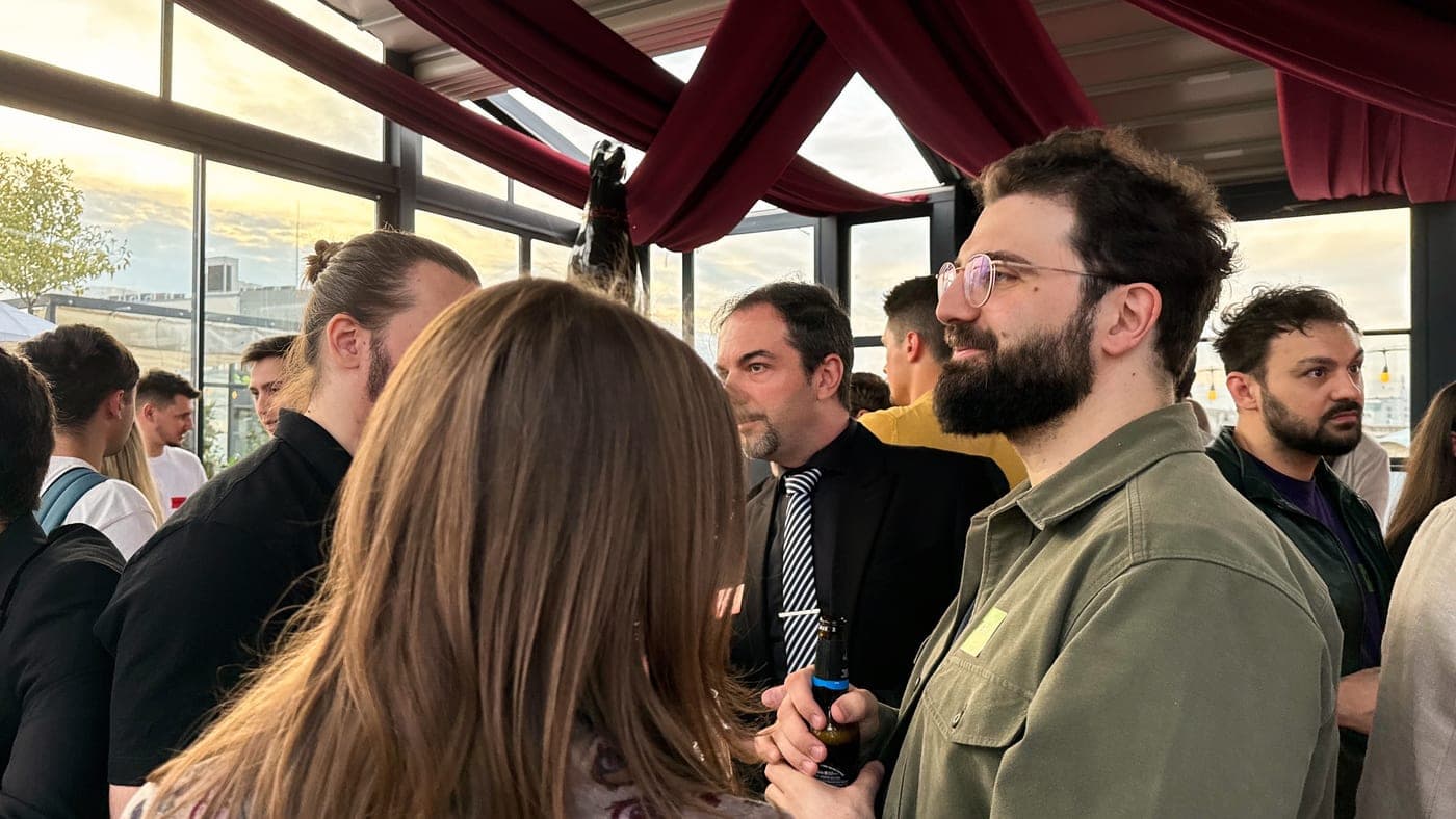 Attendees in conversation at a neomixers event